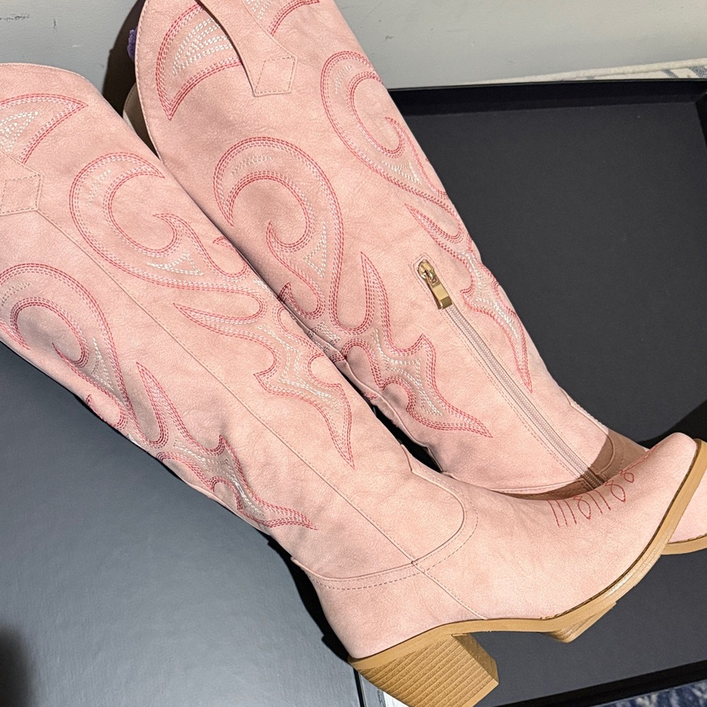 Wetkiss Stylish Pink Embroidered Knee High Heeled Boots - Picture 7 of 8